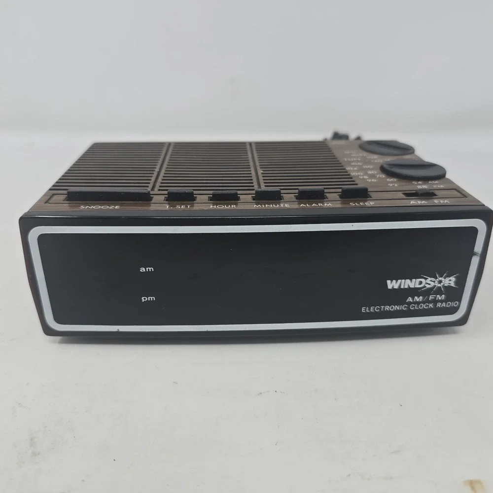 Windsor AM/FM Electronic Clock Radio